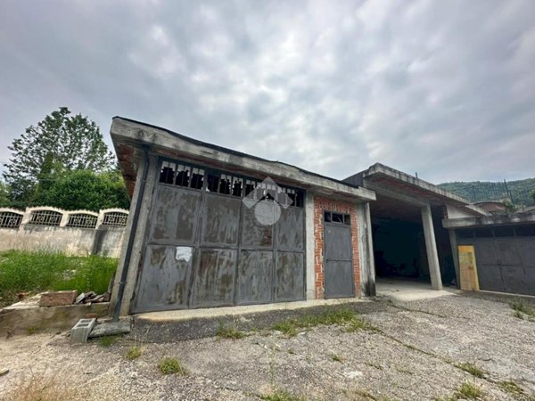 locale commerciale in vendita a Giaveno