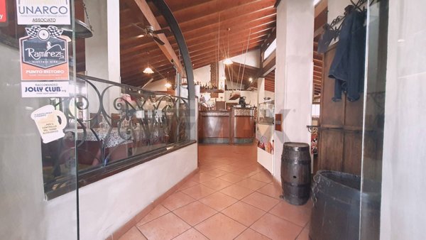 locale commerciale in vendita a Giaveno in zona Villa