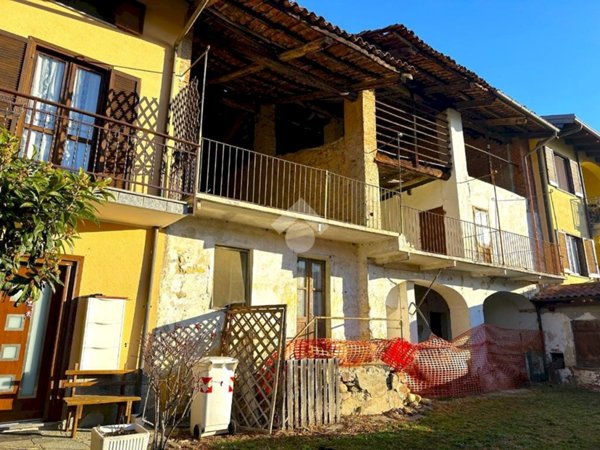 casale in vendita a Giaveno in zona Selvaggio