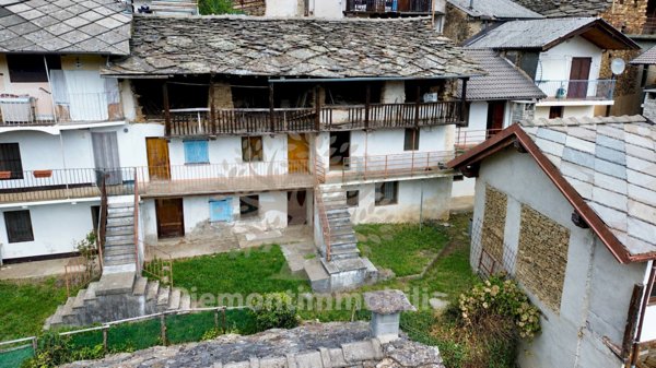 casa indipendente in vendita a Giaveno