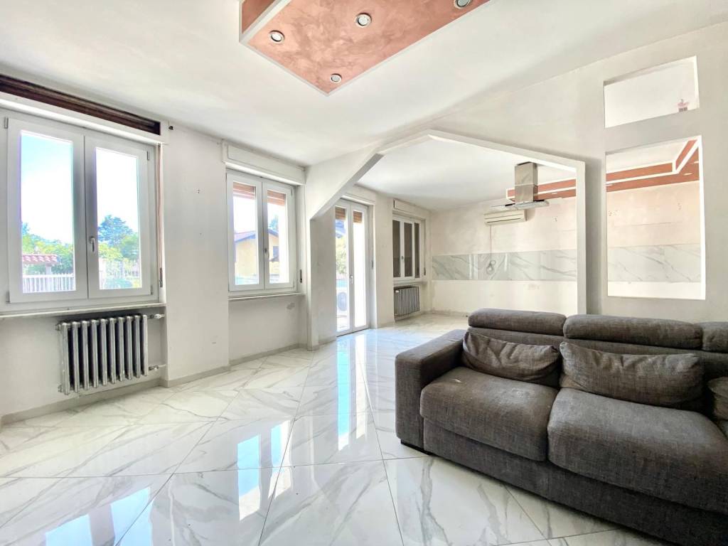 casa indipendente in vendita a Grosso