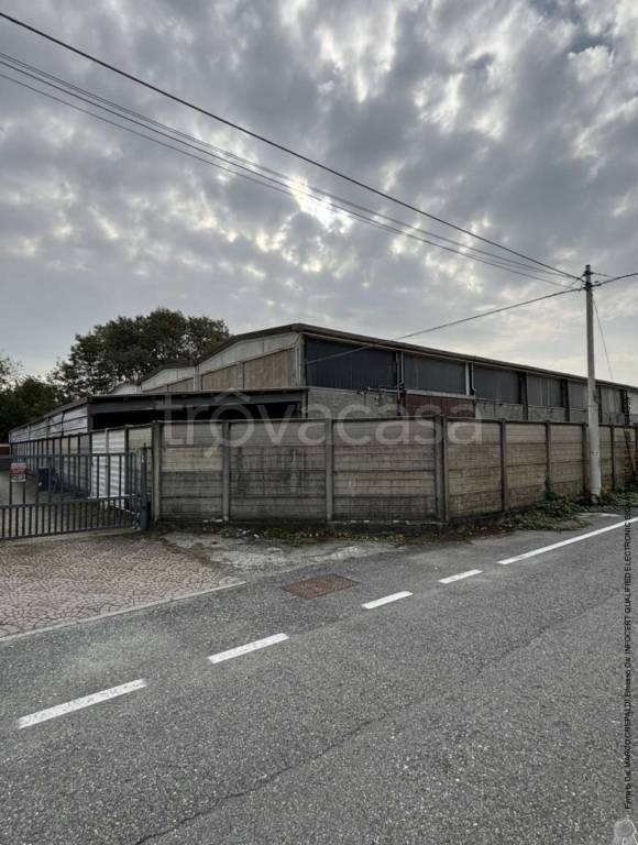 locale commerciale in vendita a Grosso