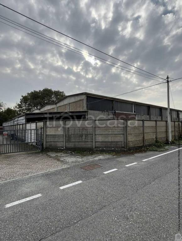 locale commerciale in vendita a Grosso