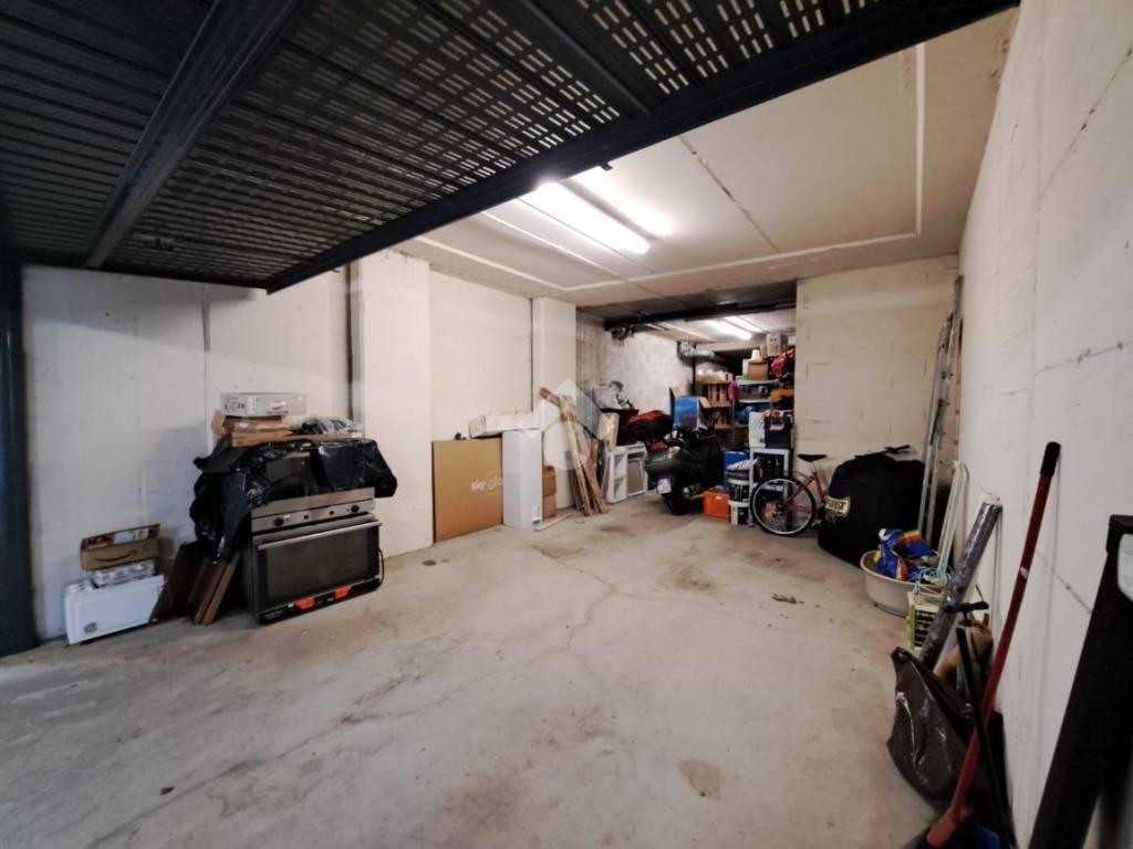 locale di sgombero in vendita a Grugliasco