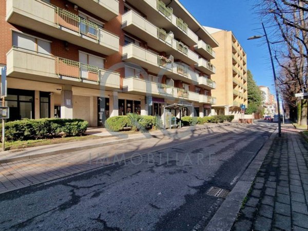 negozio in vendita a Grugliasco