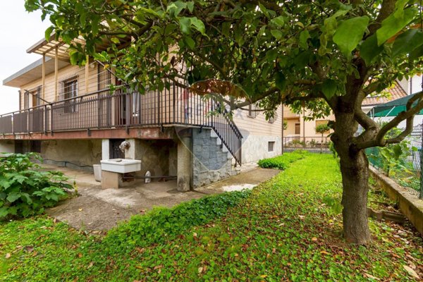 casa indipendente in vendita a Grugliasco