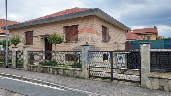 casa indipendente in vendita a Grugliasco