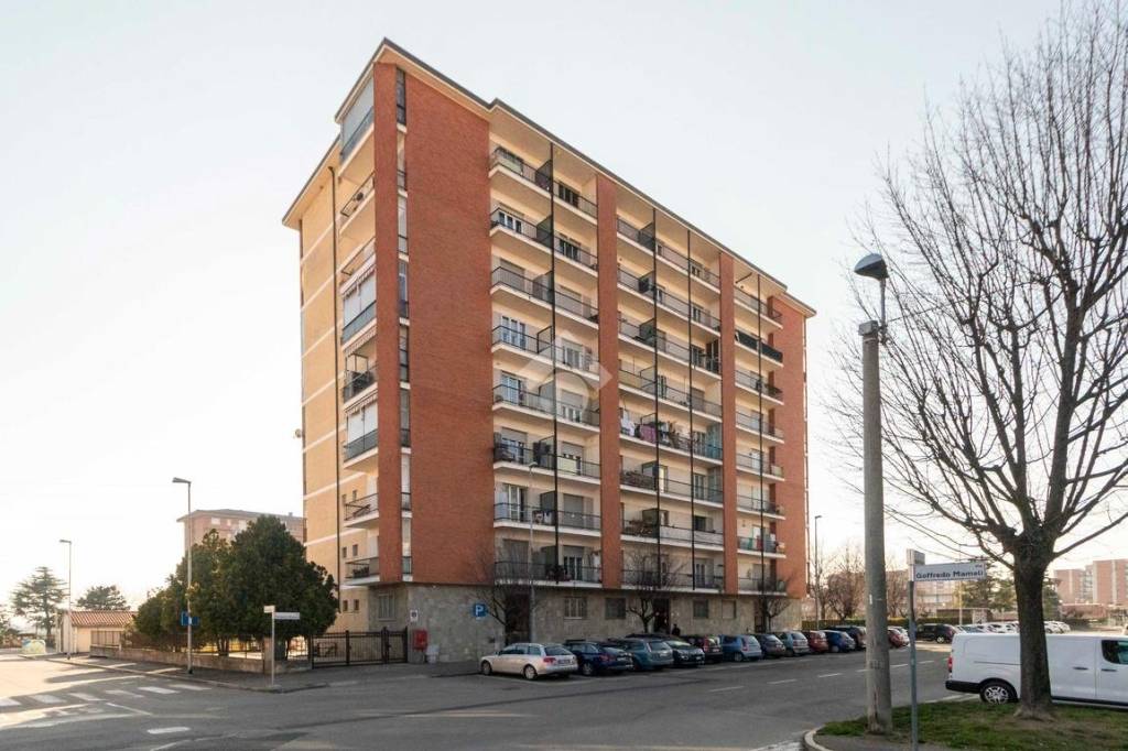 locale di sgombero in vendita a Grugliasco