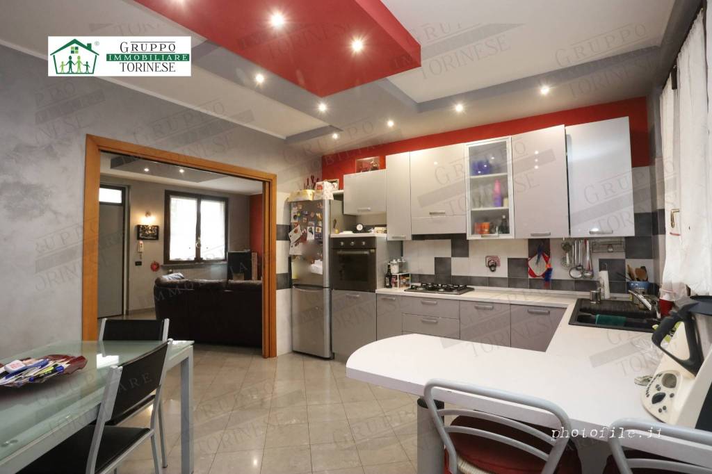 casa indipendente in vendita a Grugliasco in zona Lesna