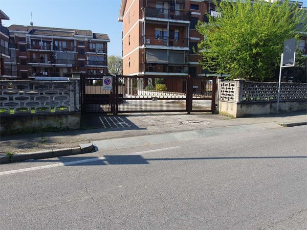 locale di sgombero in vendita a Grugliasco