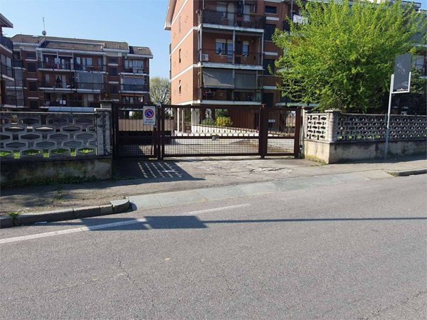 locale di sgombero in vendita a Grugliasco