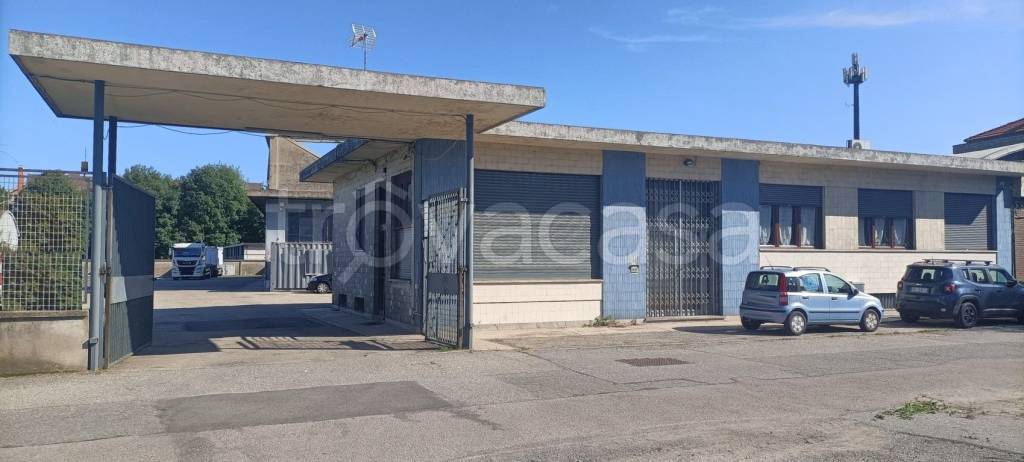 locale commerciale in vendita a Grugliasco in zona Gerbido