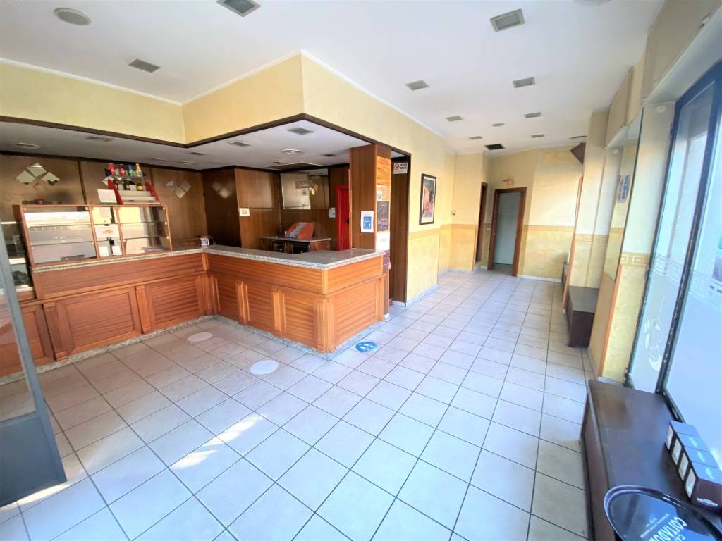 negozio in vendita a Grugliasco in zona Lesna