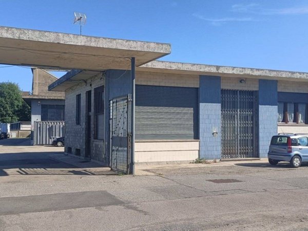 locale commerciale in vendita a Grugliasco in zona Gerbido