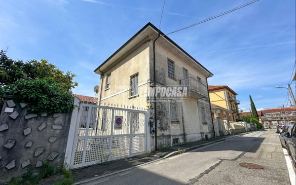 casa indipendente in vendita a Grugliasco