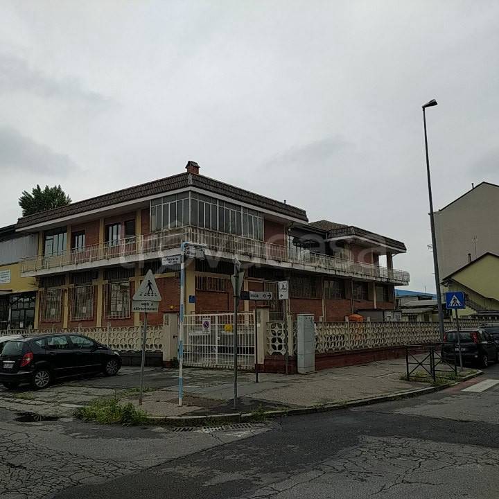 ufficio in vendita a Grugliasco in zona Lesna