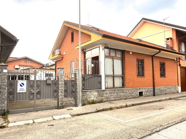 casa indipendente in vendita a Grugliasco