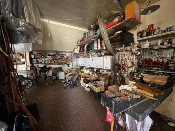 locale di sgombero in vendita a Grugliasco