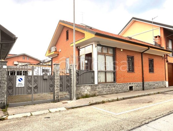 casa indipendente in vendita a Grugliasco