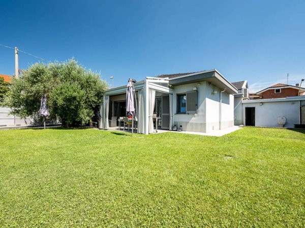 casa indipendente in vendita a Grugliasco