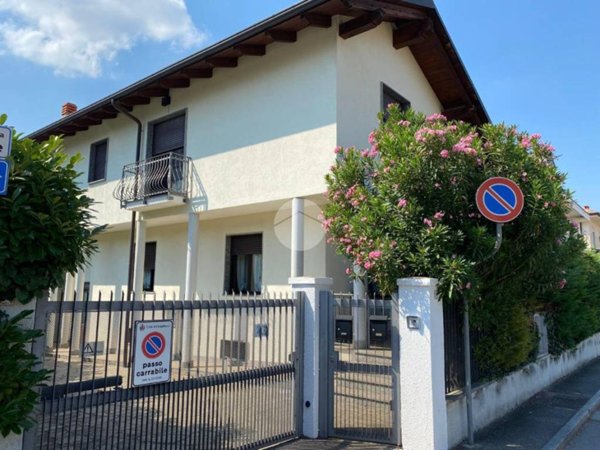 casa indipendente in vendita a Grugliasco