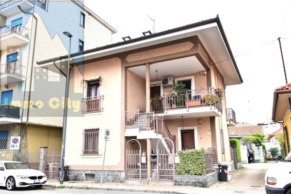 casa indipendente in vendita a Grugliasco