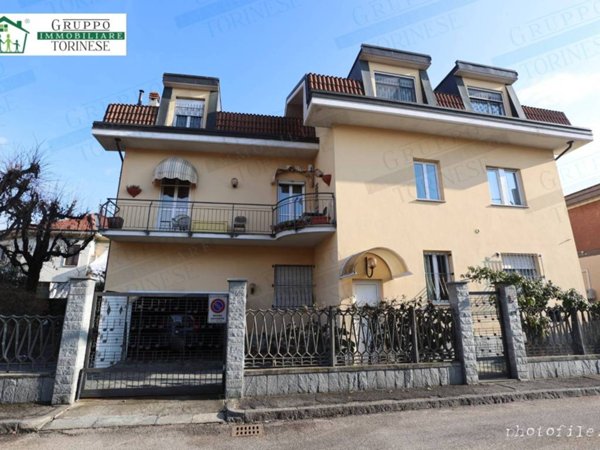 casa indipendente in vendita a Grugliasco