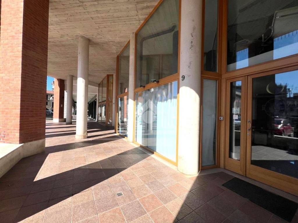 negozio in vendita a Grugliasco