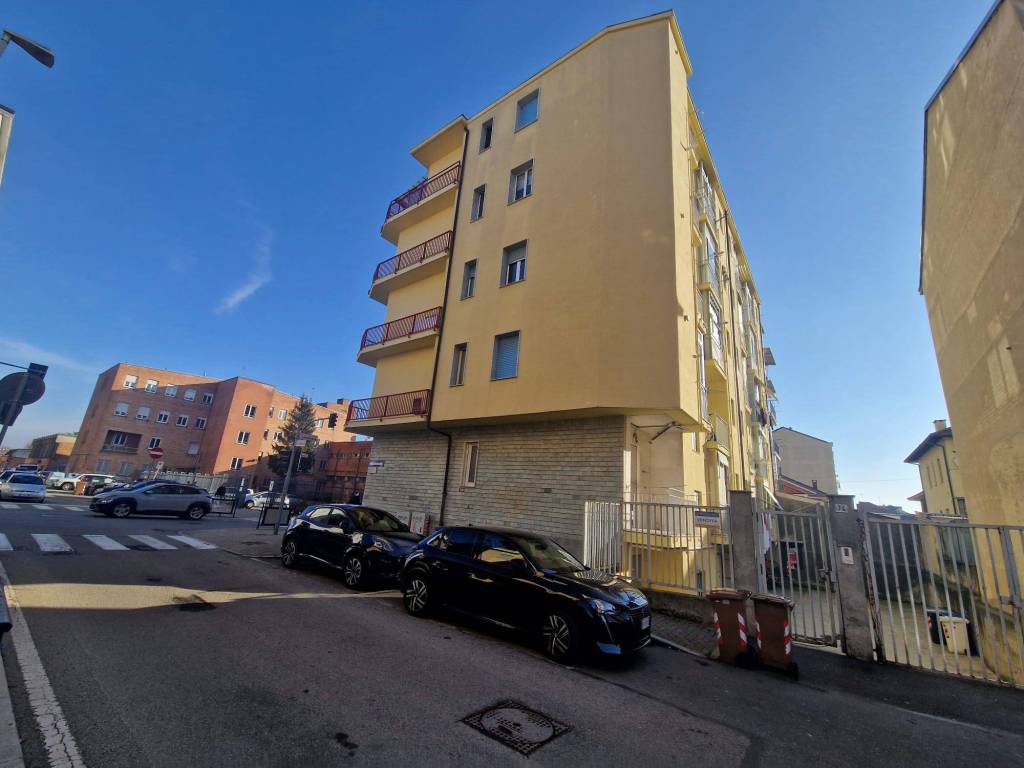 locale commerciale in vendita a Grugliasco