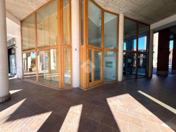 negozio in vendita a Grugliasco