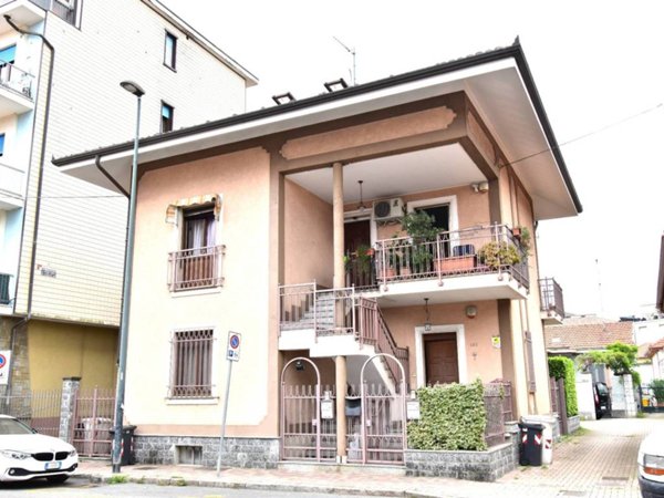 casa indipendente in vendita a Grugliasco