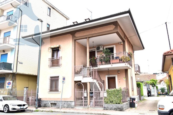 casa indipendente in vendita a Grugliasco