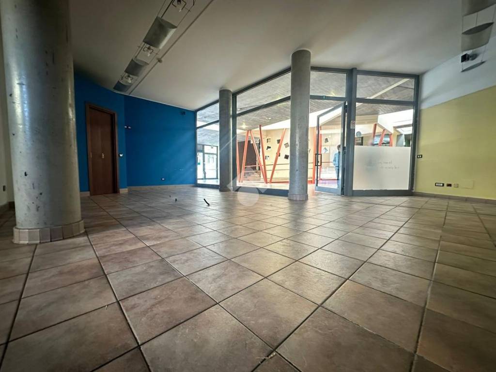 negozio in vendita a Grugliasco