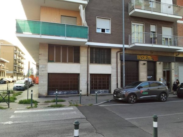 negozio in vendita a Grugliasco in zona Lesna