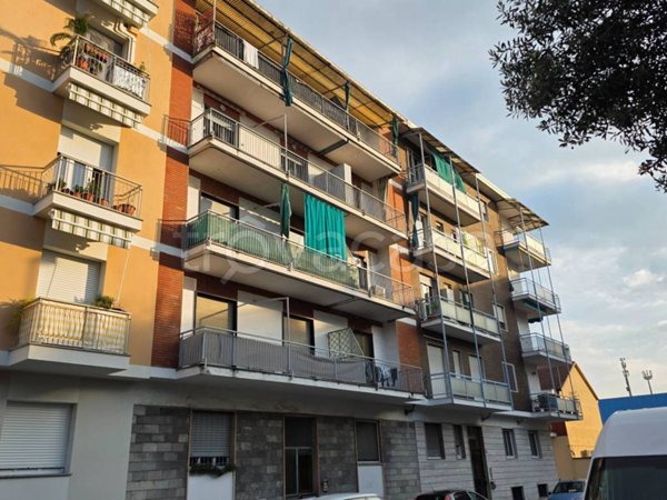 locale commerciale in vendita a Grugliasco in zona Lesna