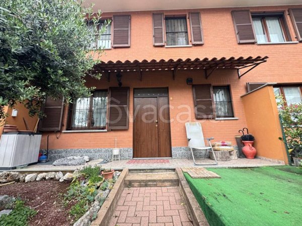 casa indipendente in vendita a Grugliasco in zona Lesna