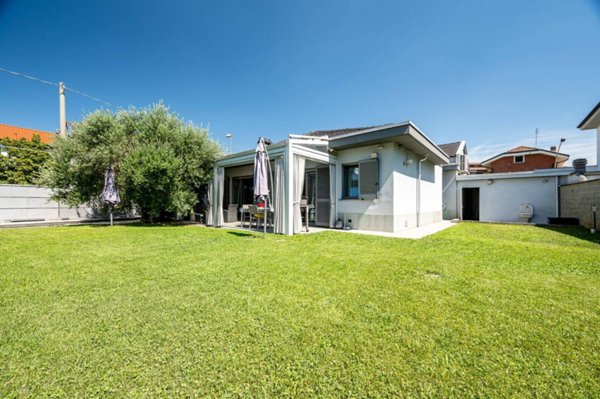 casa indipendente in vendita a Grugliasco