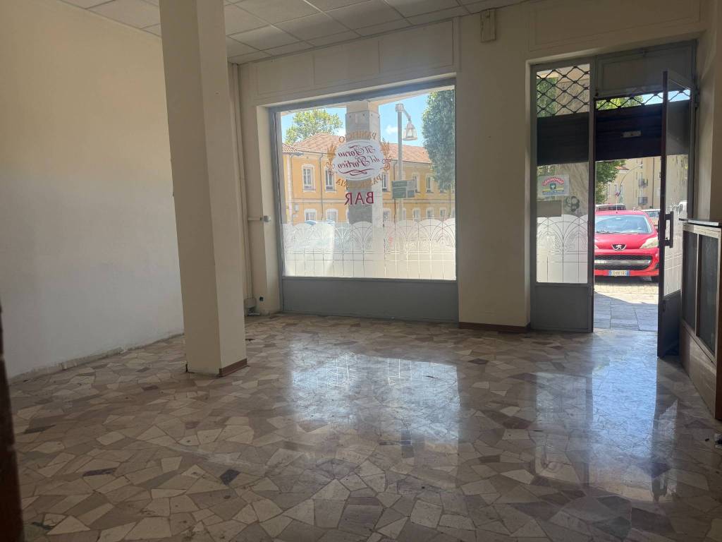 negozio in vendita a Grugliasco