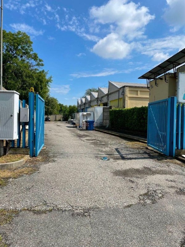 locale di sgombero in vendita a Grugliasco