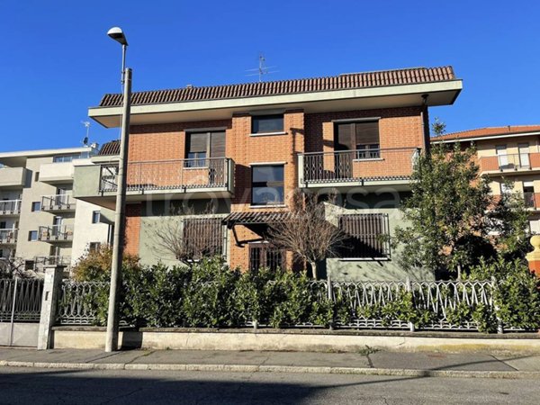 casa indipendente in vendita a Grugliasco