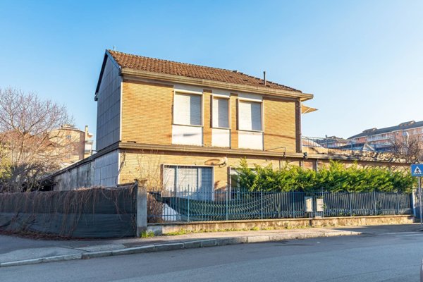 locale di sgombero in vendita a Grugliasco