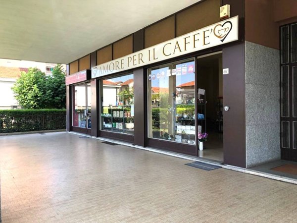 negozio in vendita a Grugliasco in zona Gerbido