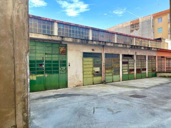 locale commerciale in vendita a Grugliasco