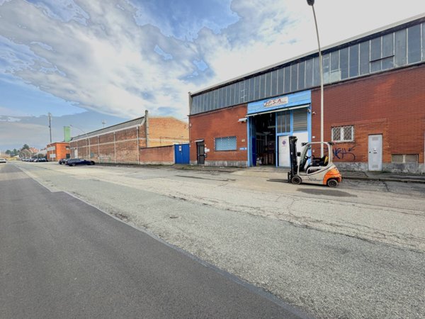 capannone in vendita a Grugliasco