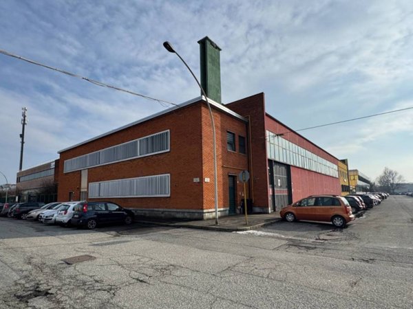 locale commerciale in vendita a Grugliasco in zona Lesna