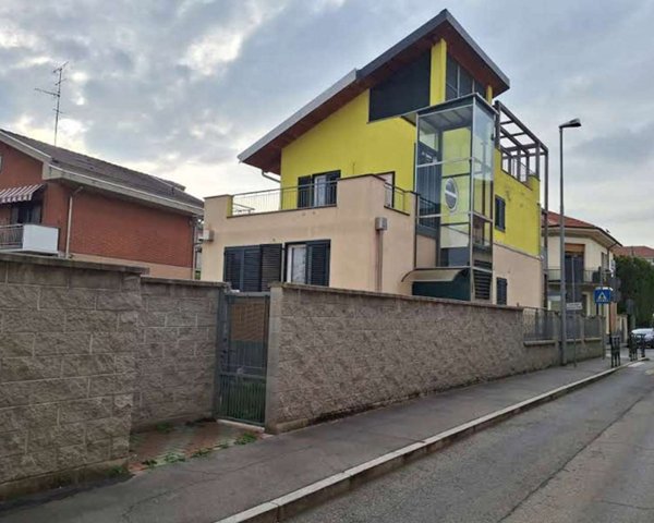 casa indipendente in vendita a Grugliasco