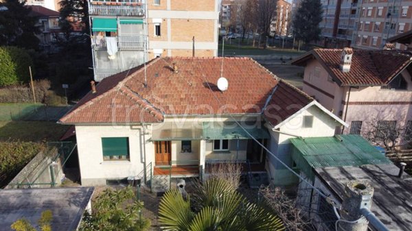casa indipendente in vendita a Grugliasco