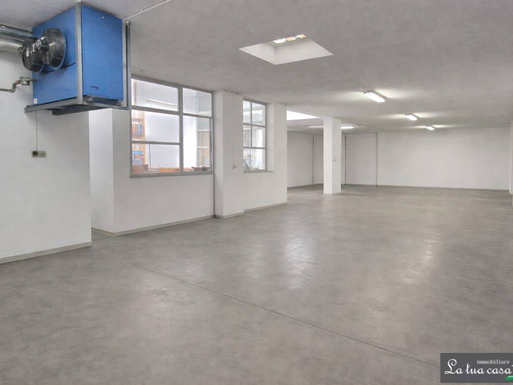 locale commerciale in vendita a Grugliasco