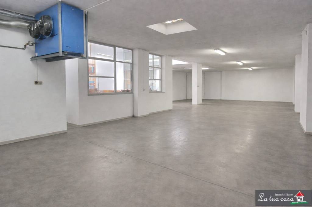 locale commerciale in vendita a Grugliasco