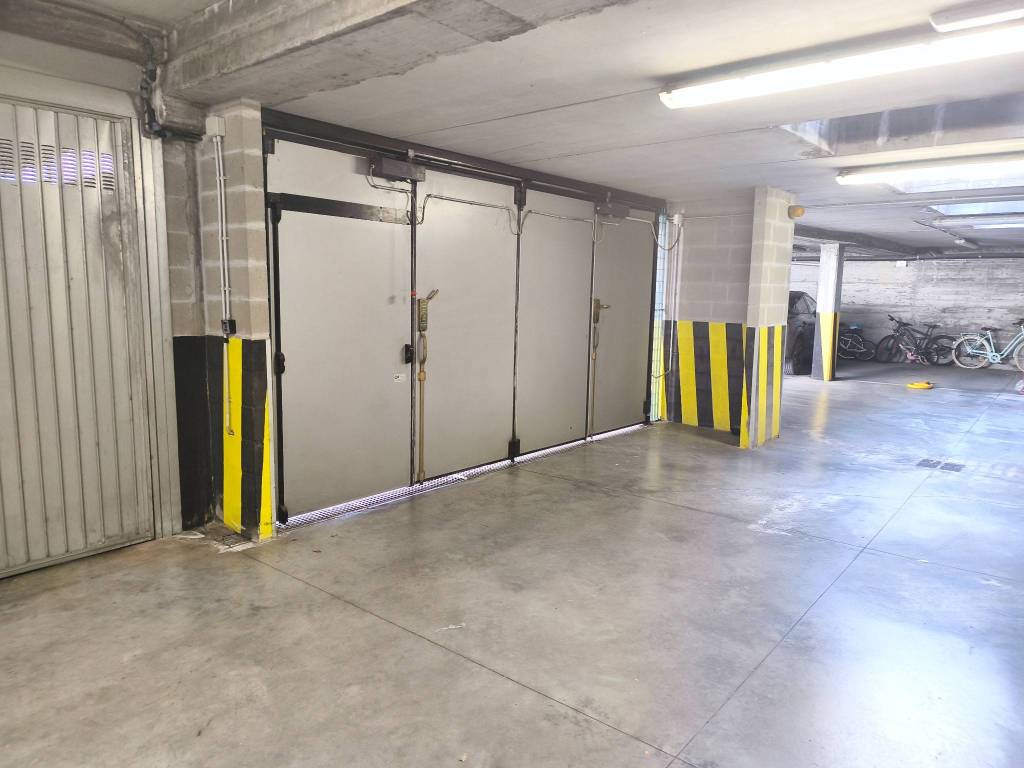 locale di sgombero in vendita a Grugliasco